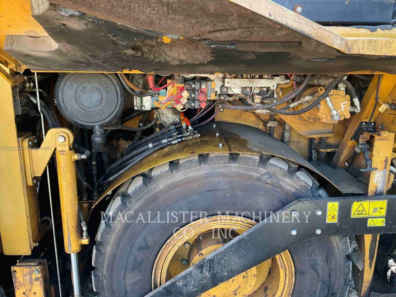 2011 Caterpillar AP500E Image 18