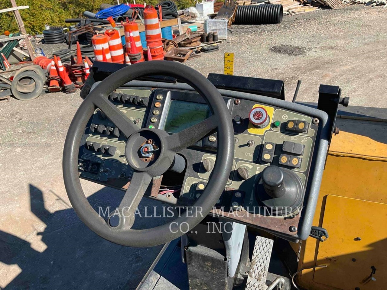 2011 Caterpillar AP500E Image 21