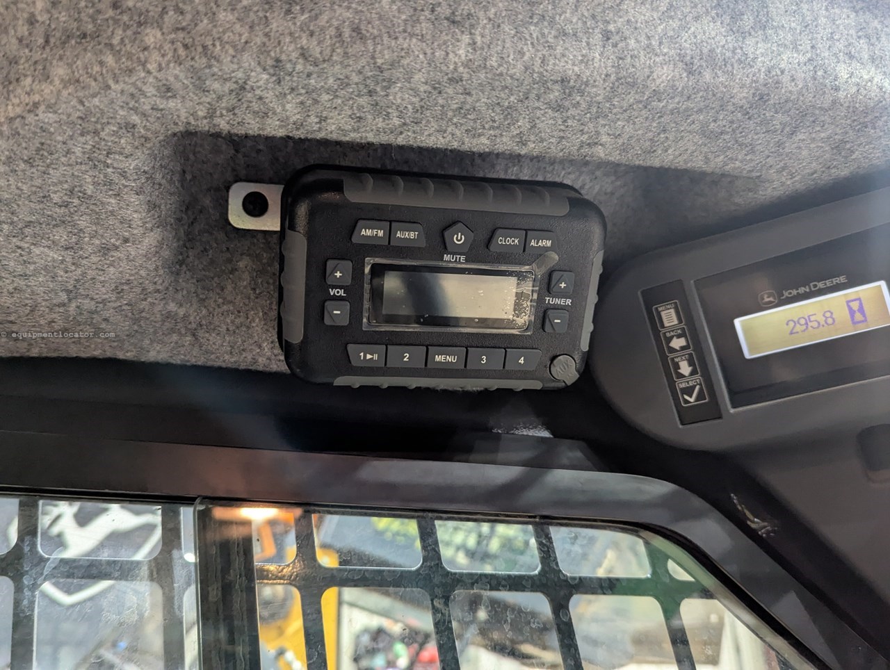 2023 John Deere 317G Image 7