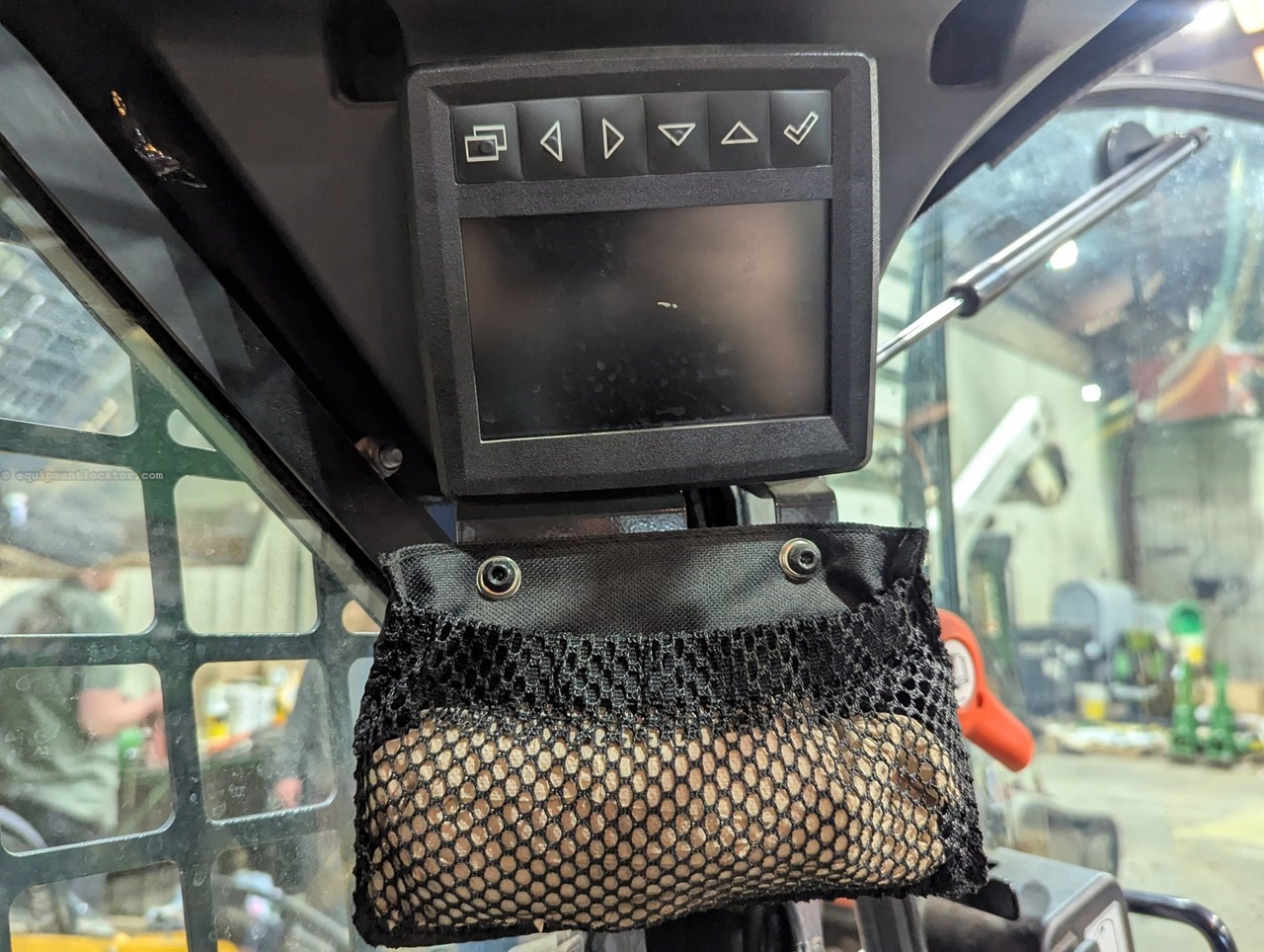 2023 John Deere 317G Image 8