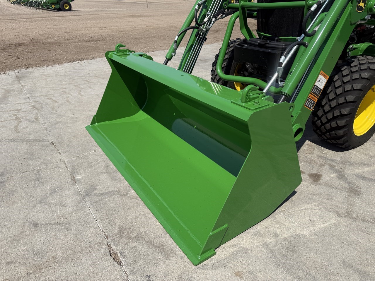 2023 John Deere 2025R Image 10