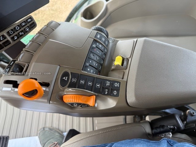 2024 John Deere 8R 340 Image 32