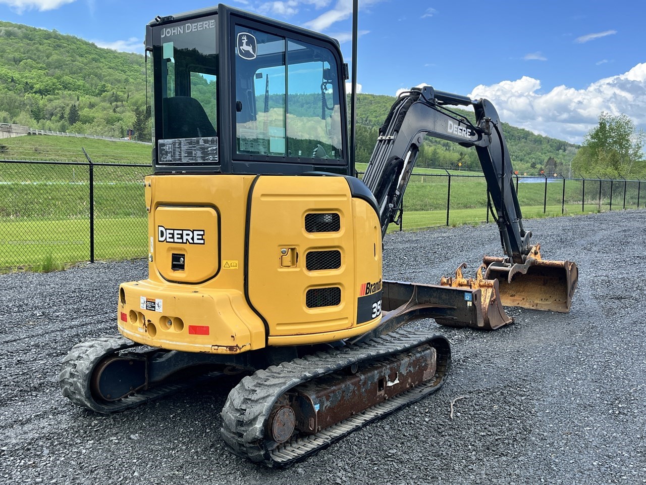 2018 John Deere 35G Image 5