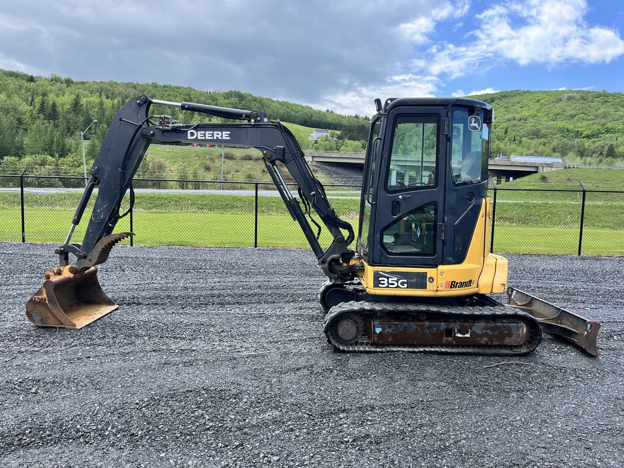 2018 John Deere 35G Image 8