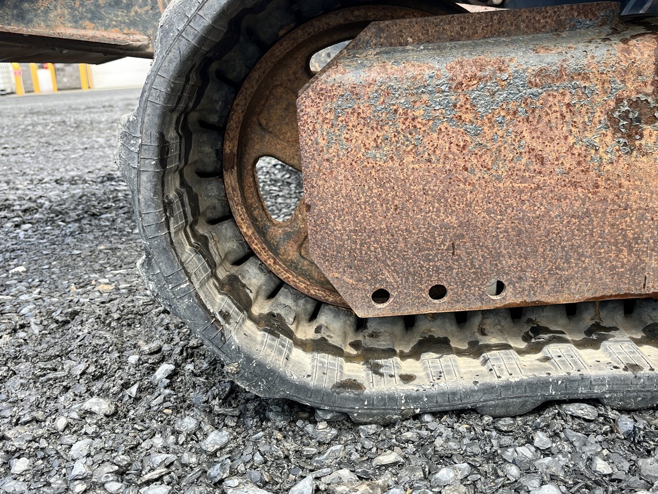 2018 John Deere 35G Image 16