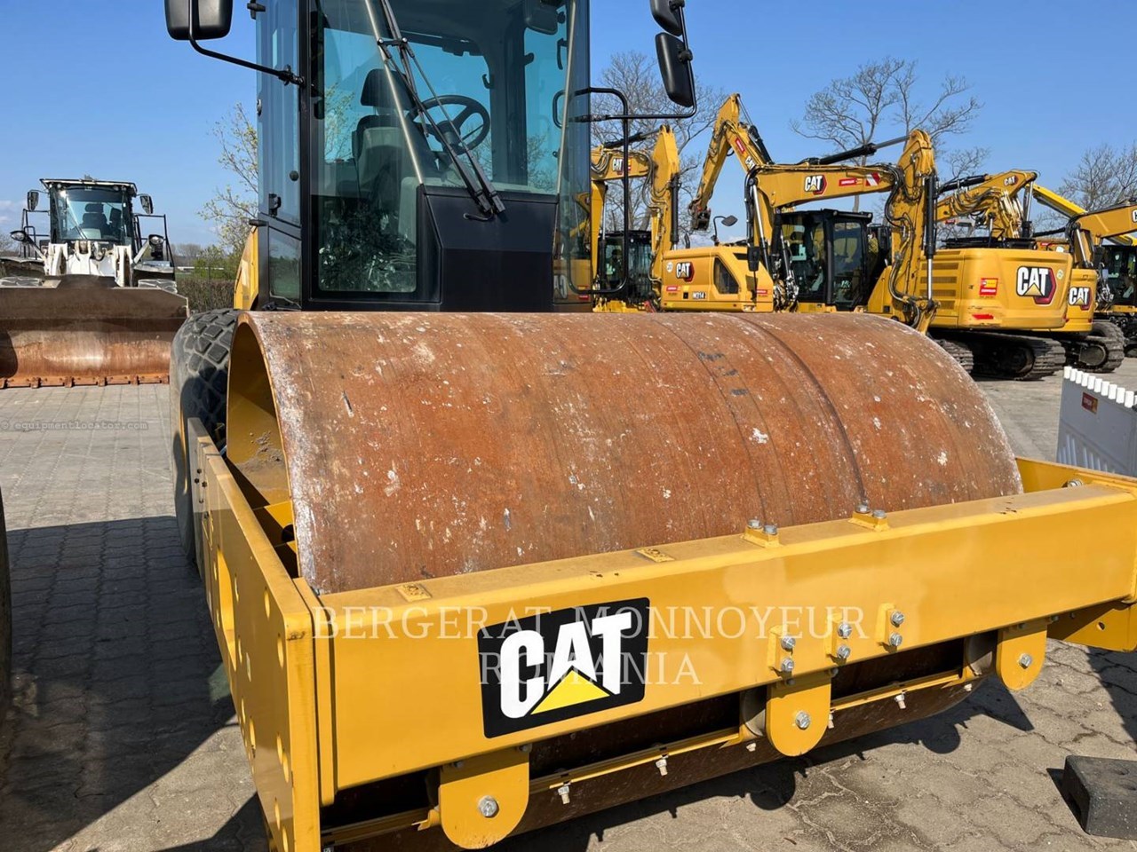2018 Caterpillar CS56B Image 2