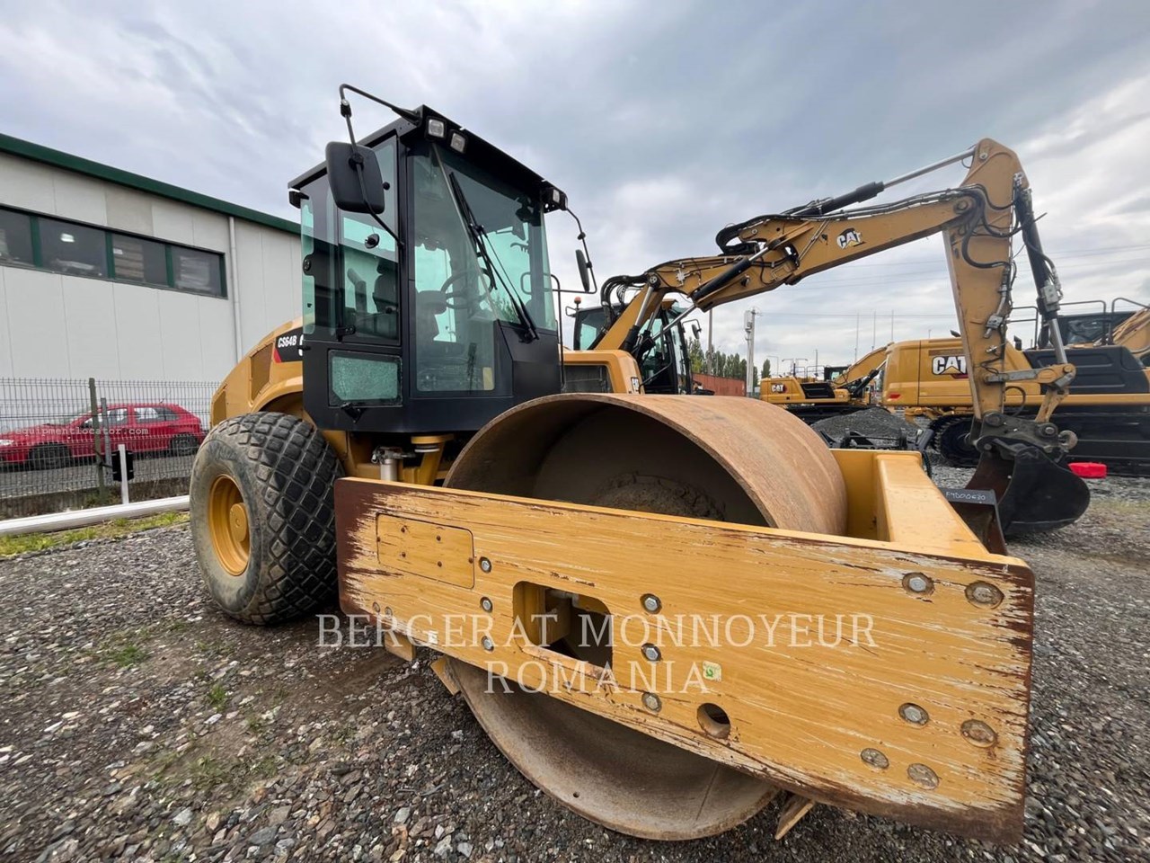 2019 Caterpillar CS64B Image 2