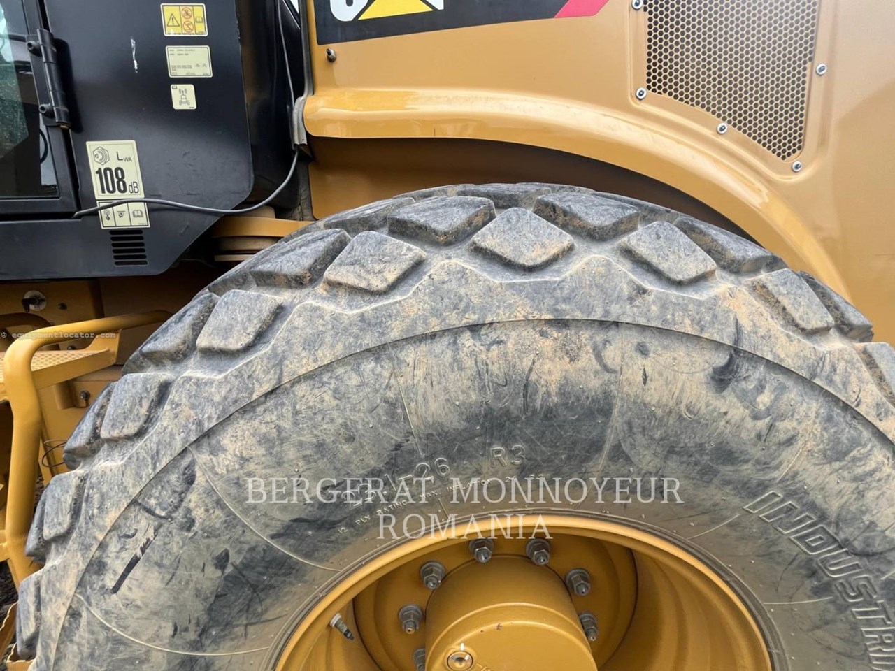 2019 Caterpillar CS64B Image 6