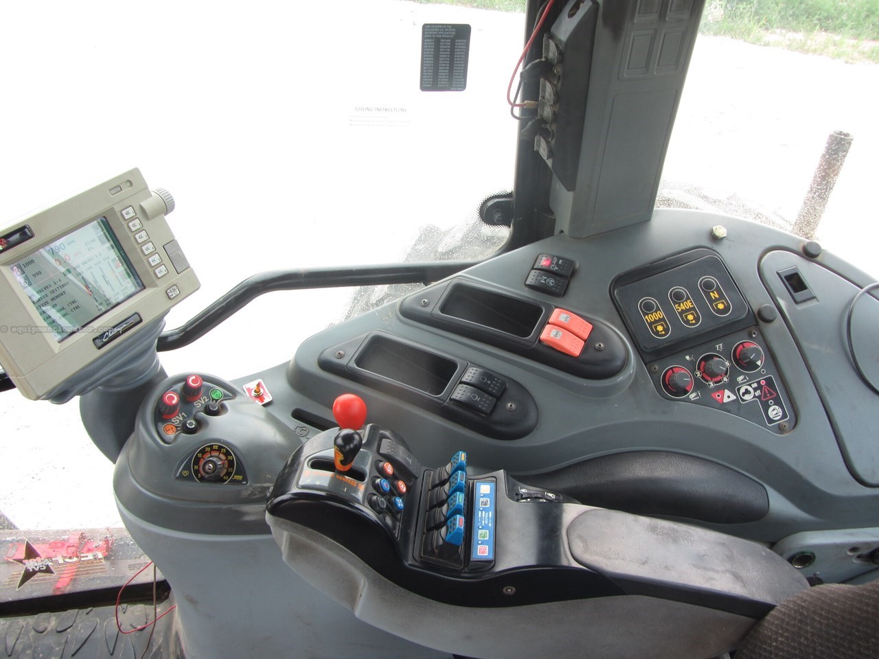 2008 Challenger MT645B Image 10