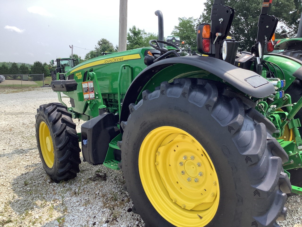 2024 John Deere 5100E Image 2