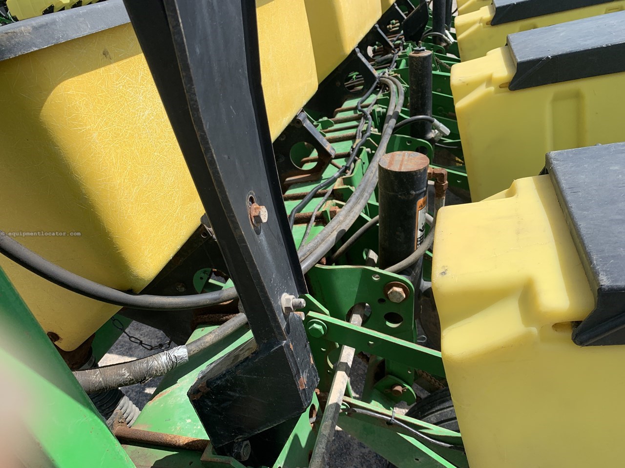 2004 John Deere 1750 Image 11