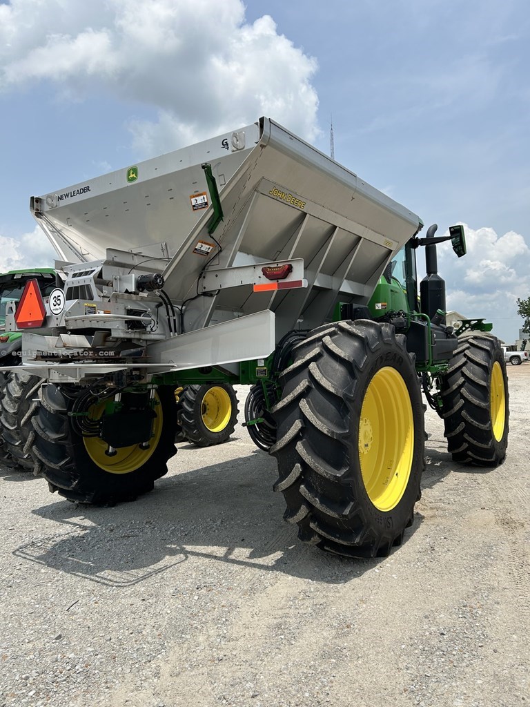 2023 John Deere 600R Image 5