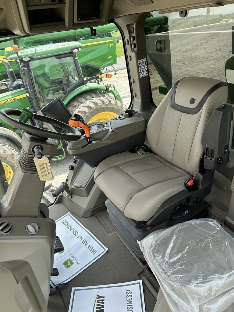 2023 John Deere 600R Image 6