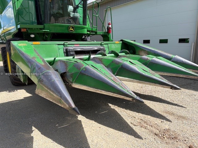 John Deere 444 Image 5