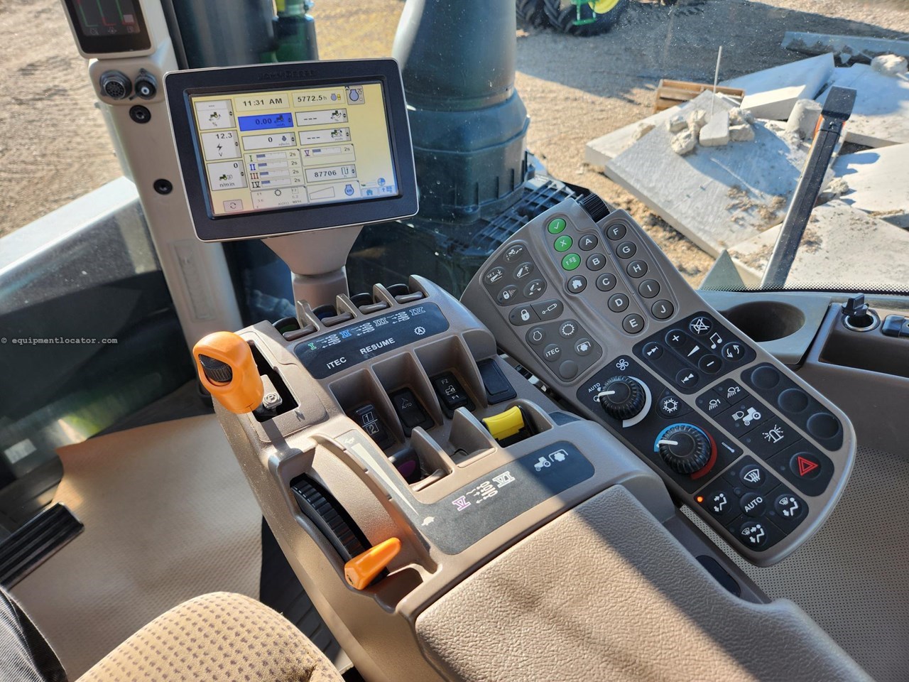 2012 John Deere 9560R Image 21