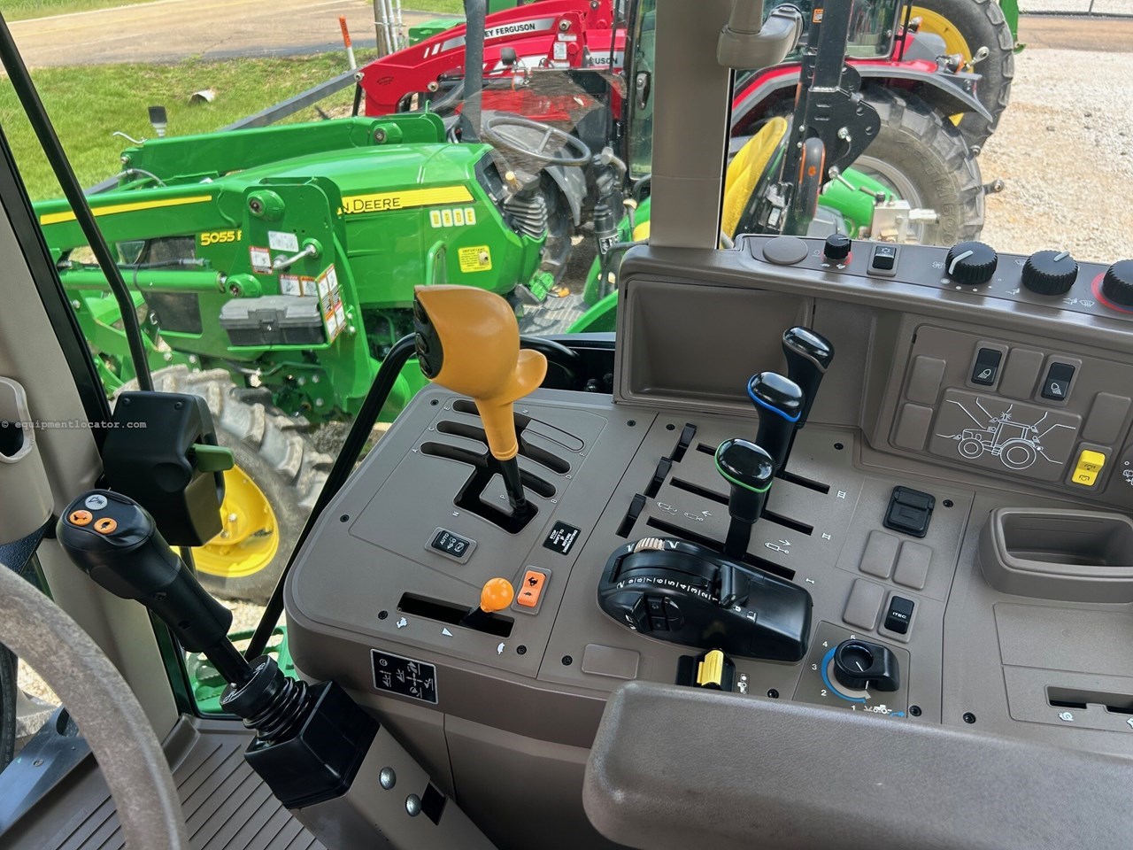 2015 John Deere 6150M Image 7