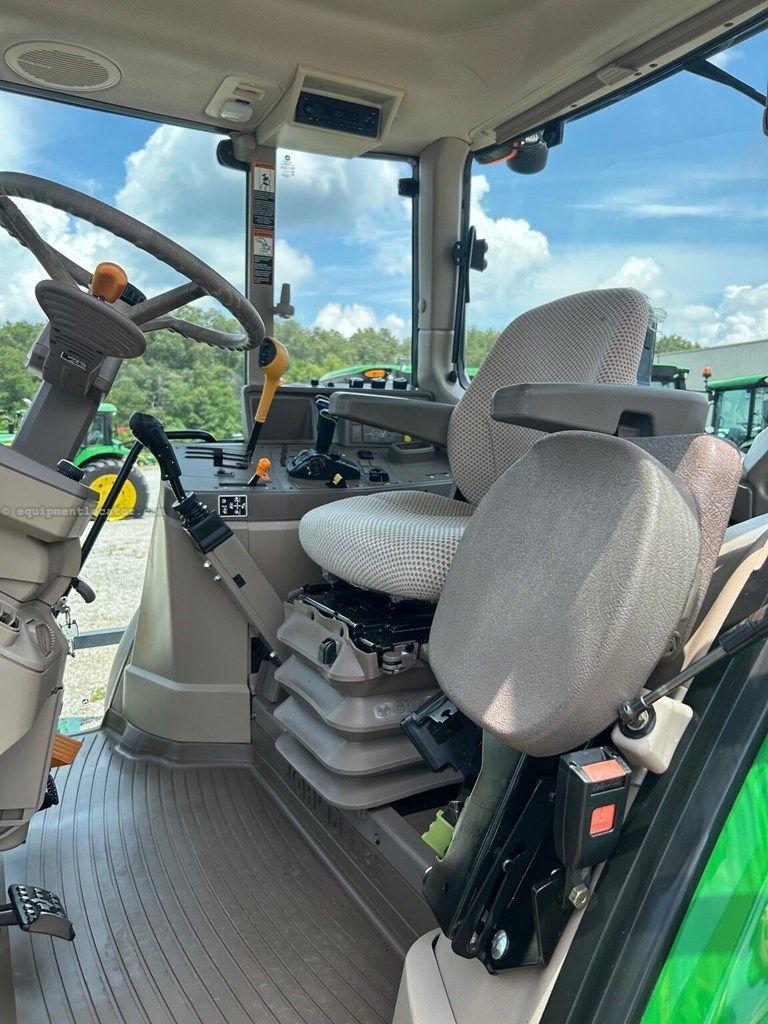 2015 John Deere 6150M Image 9