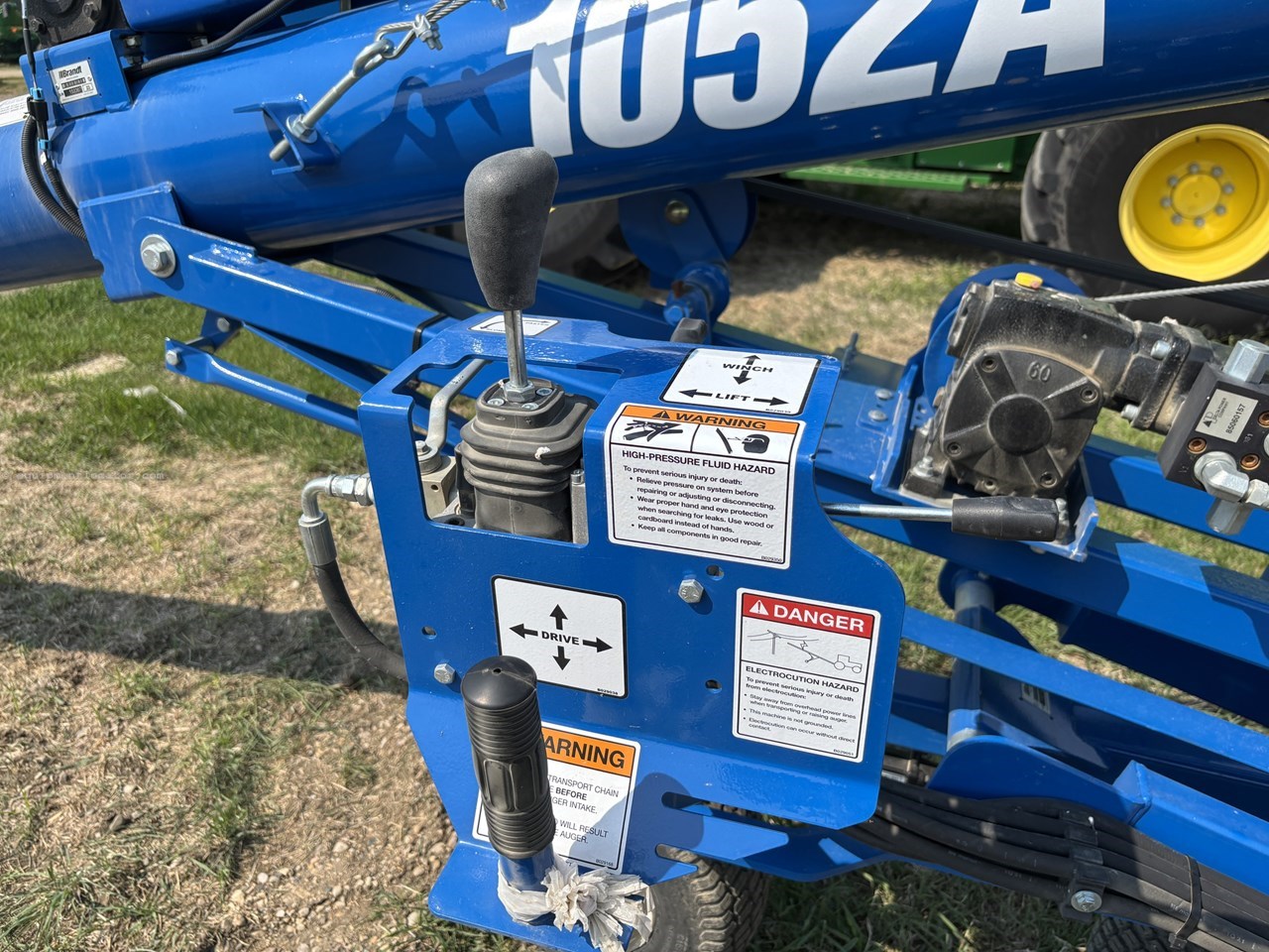 2023 Brandt 1052 Image 5