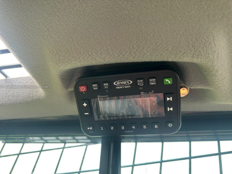 2023 New Holland L320 Image 13