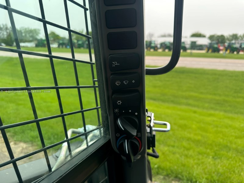 2023 New Holland L320 Image 15