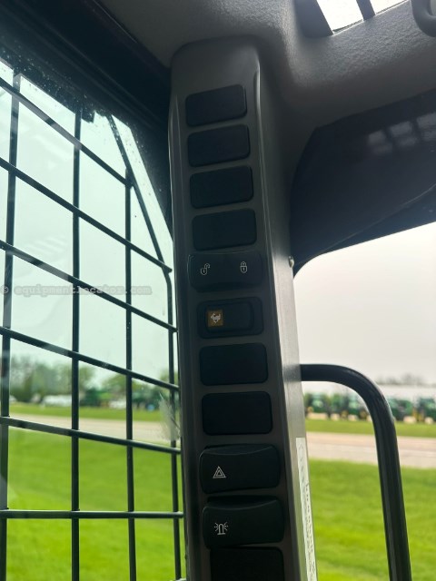 2023 New Holland L320 Image 16