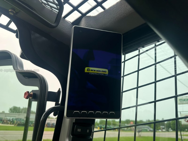 2024 New Holland C332 Image 13