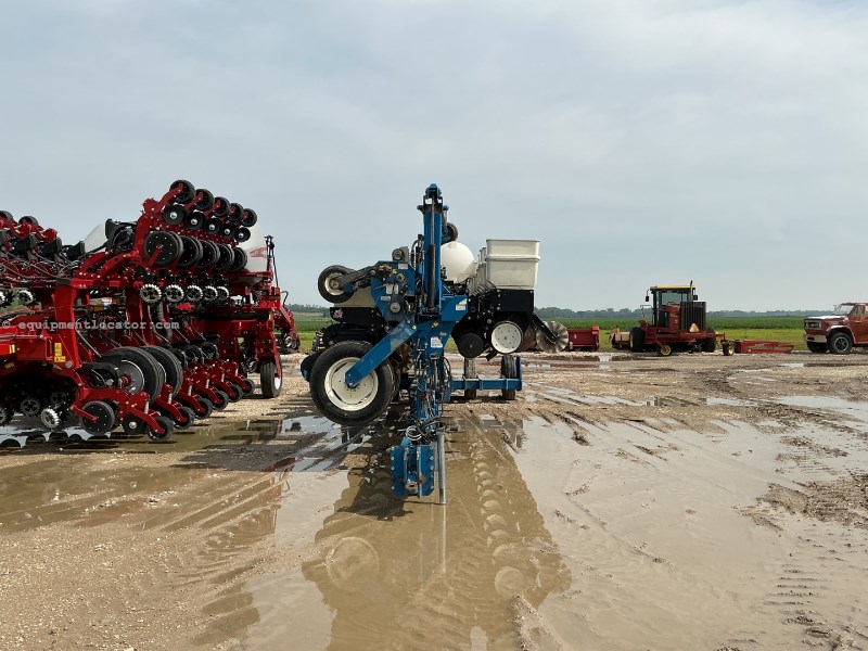 2003 Kinze 3600 Image 3