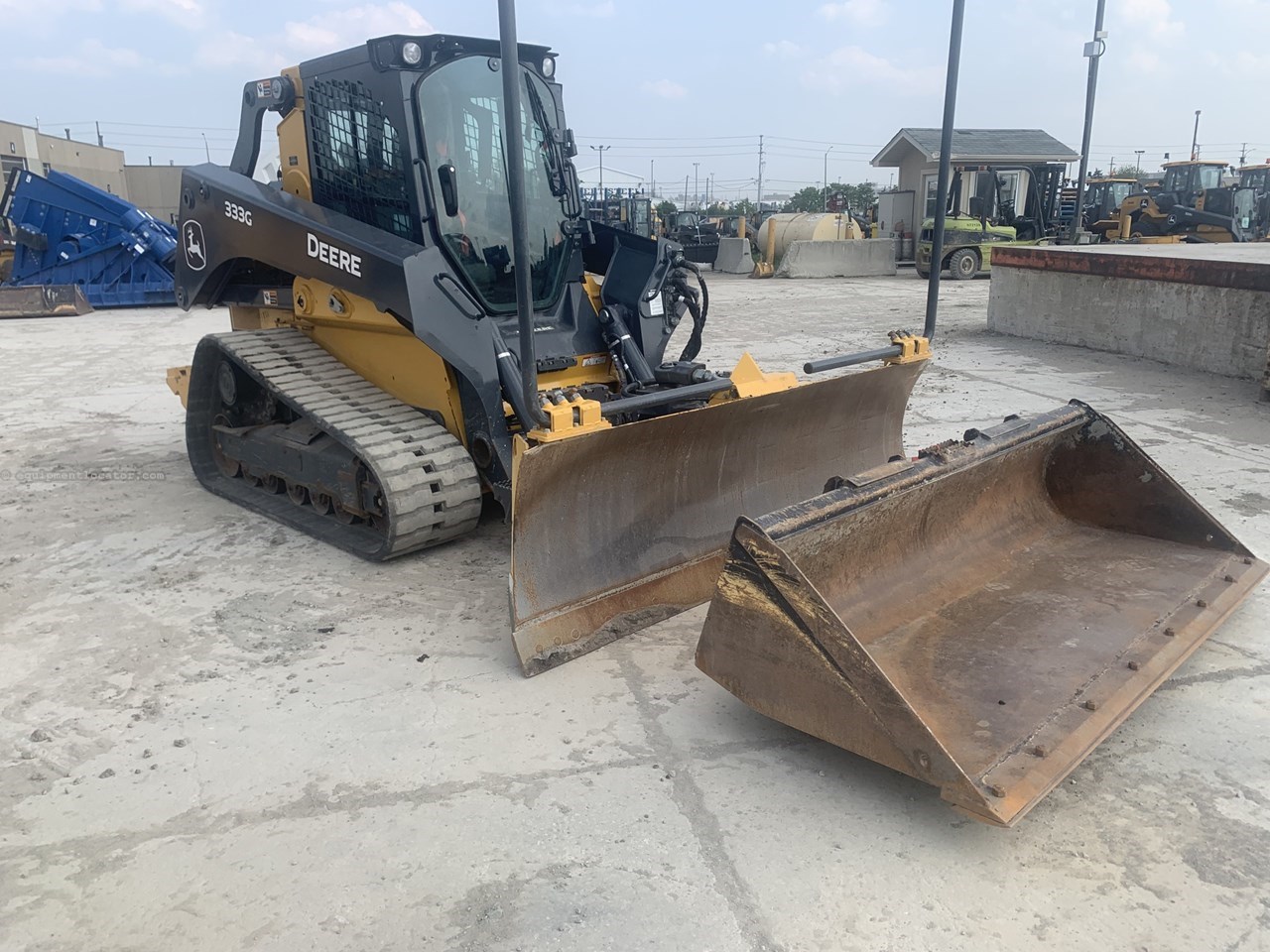 2023 John Deere 333G Image 3