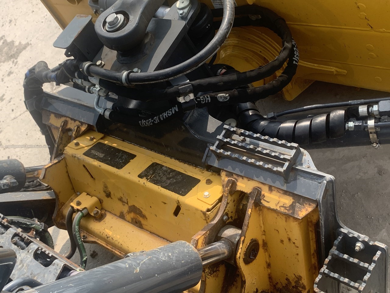 2023 John Deere 333G Image 12