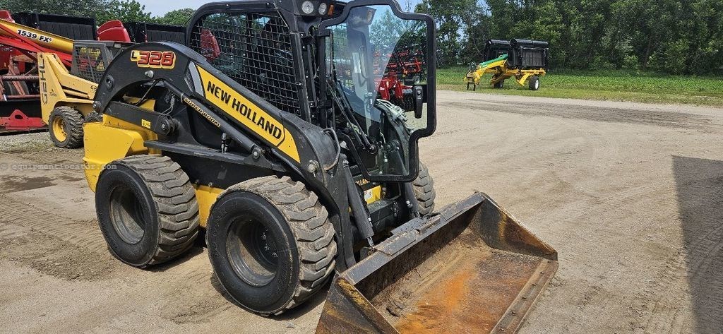 2023 New Holland L328 Image 5