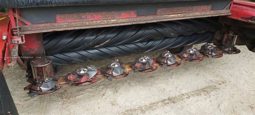 2017 New Holland H7230 Image 2