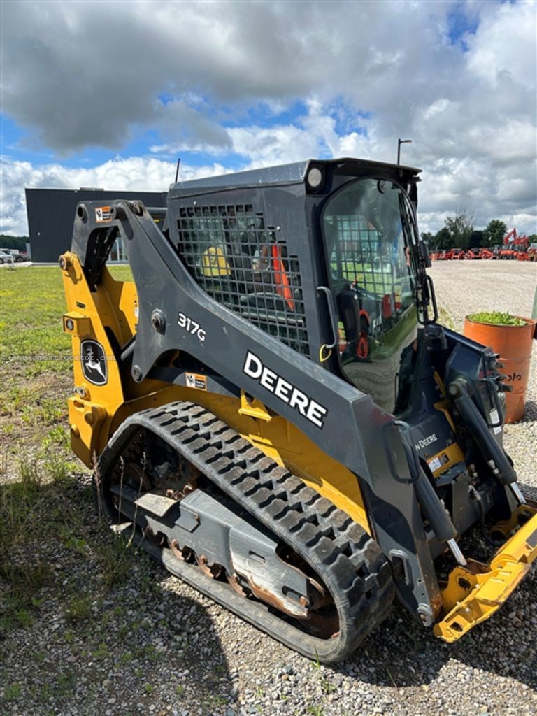 2020 John Deere 317G Image 2