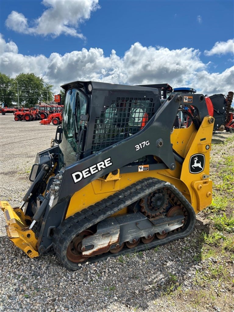 2020 John Deere 317G Image 4