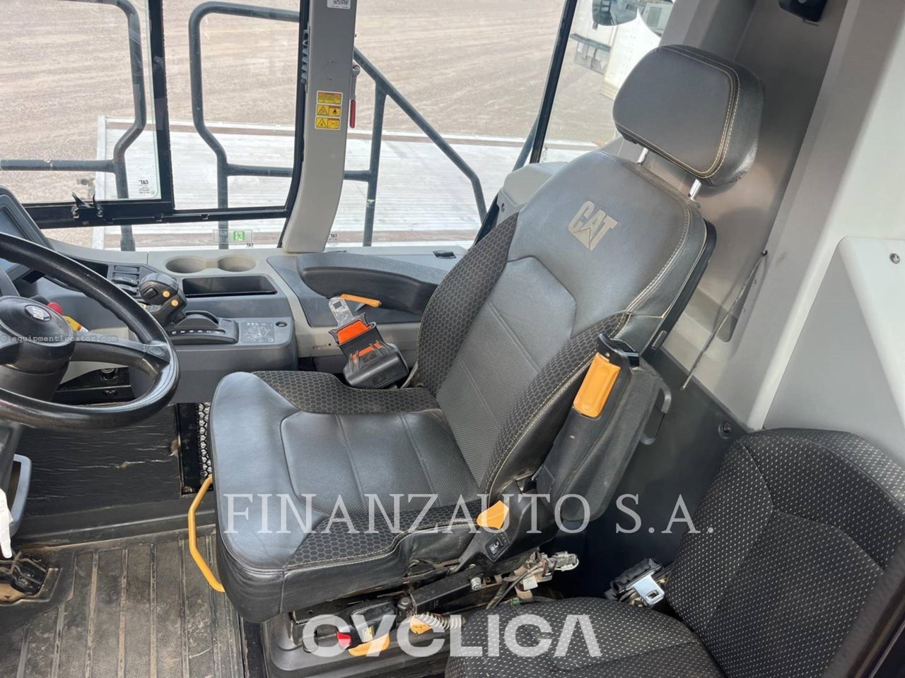 2021 Caterpillar 730 Image 7