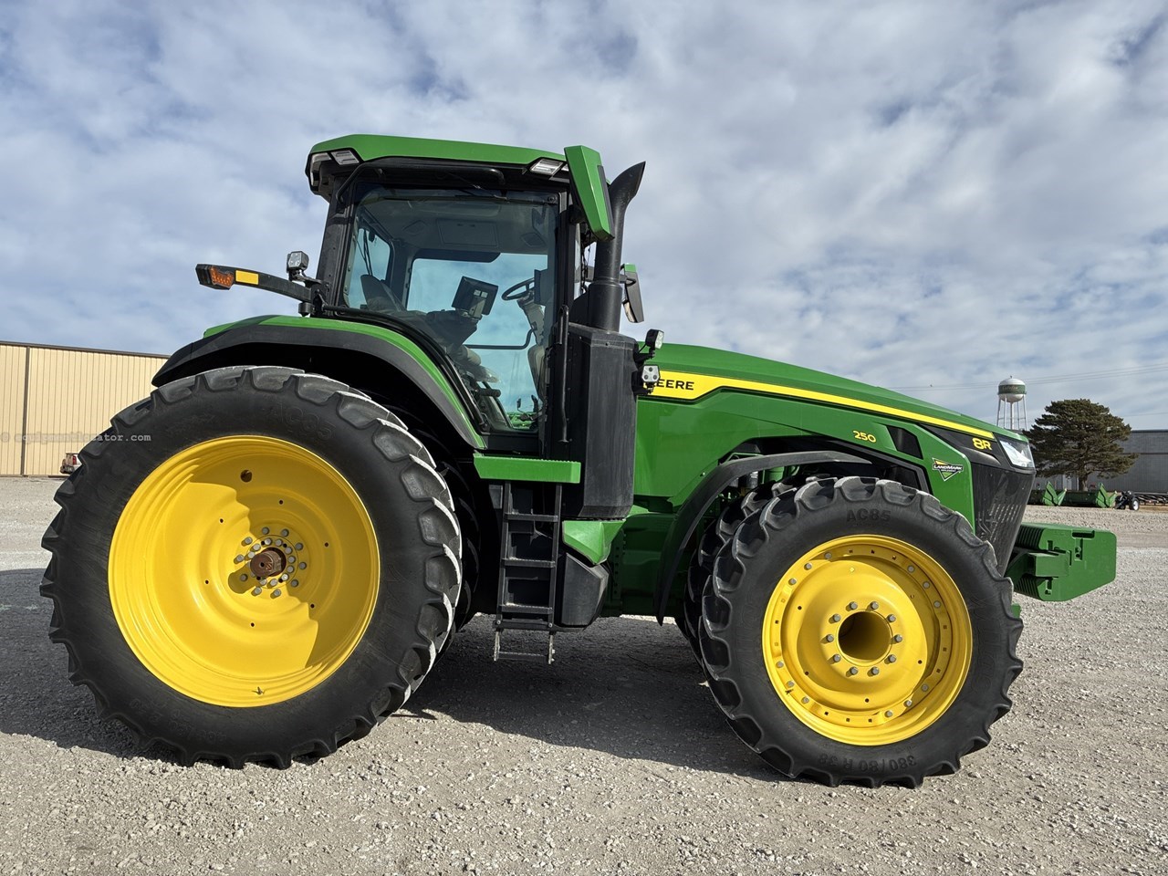 2024 John Deere 8R 250 Image 6