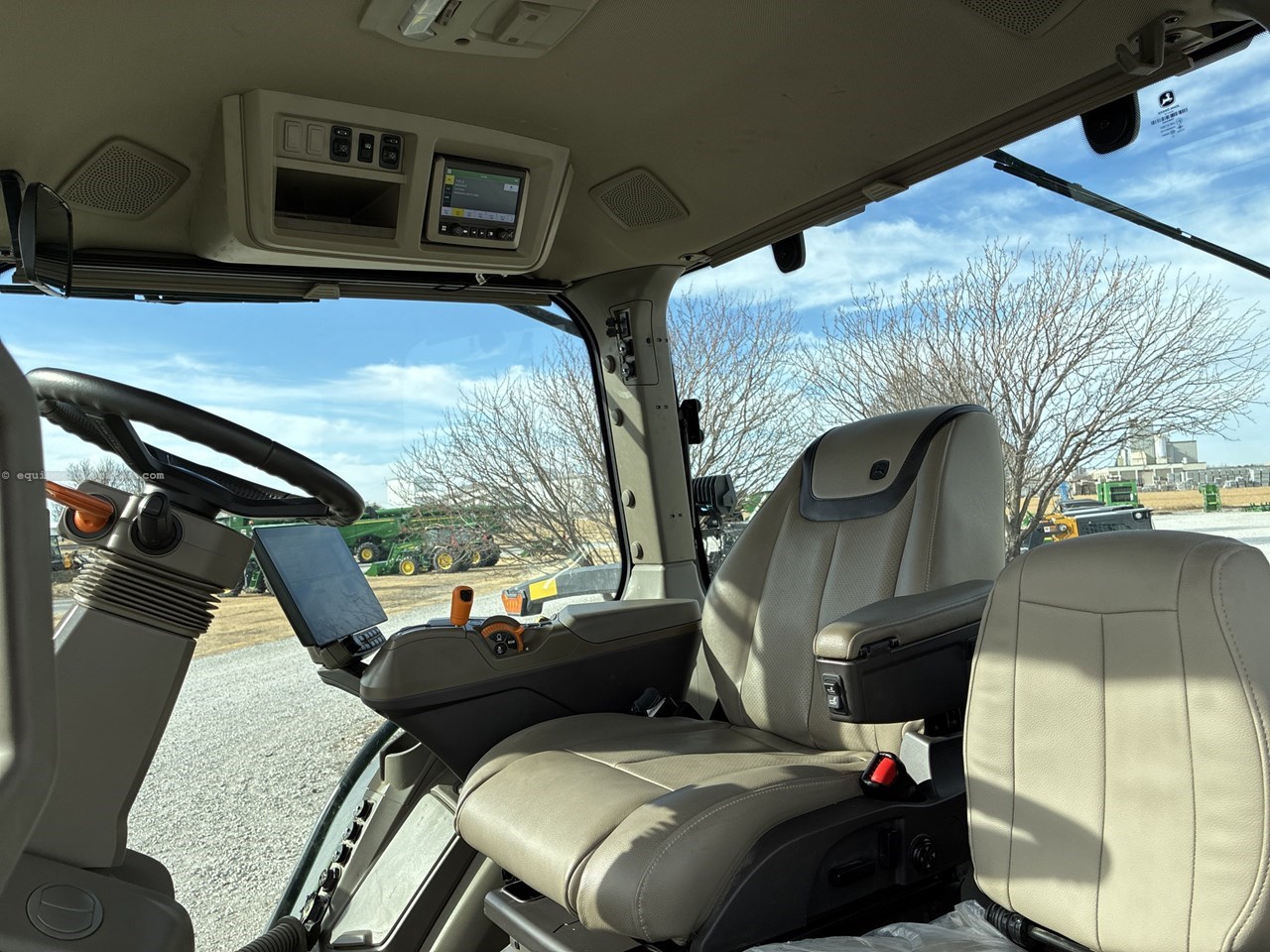 2024 John Deere 8R 250 Image 9