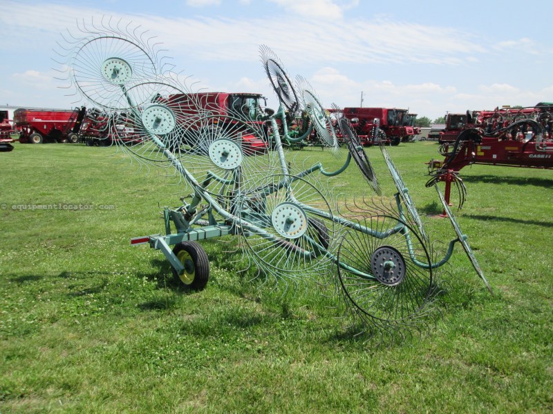 2011 Frontier 702 Image 3