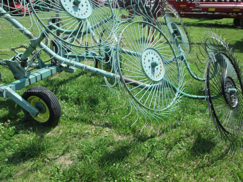 2011 Frontier 702 Image 4