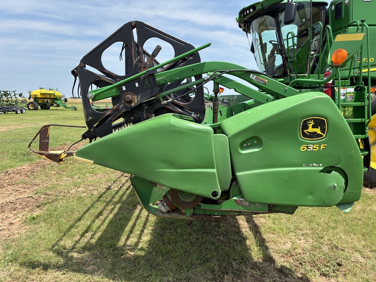 2010 John Deere 635F Image 2