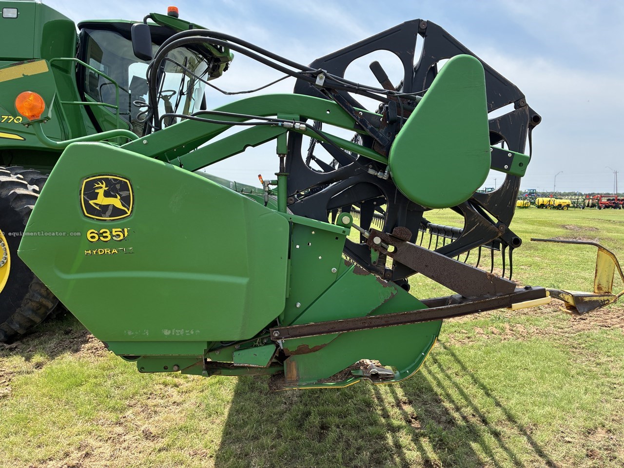 2010 John Deere 635F Image 5