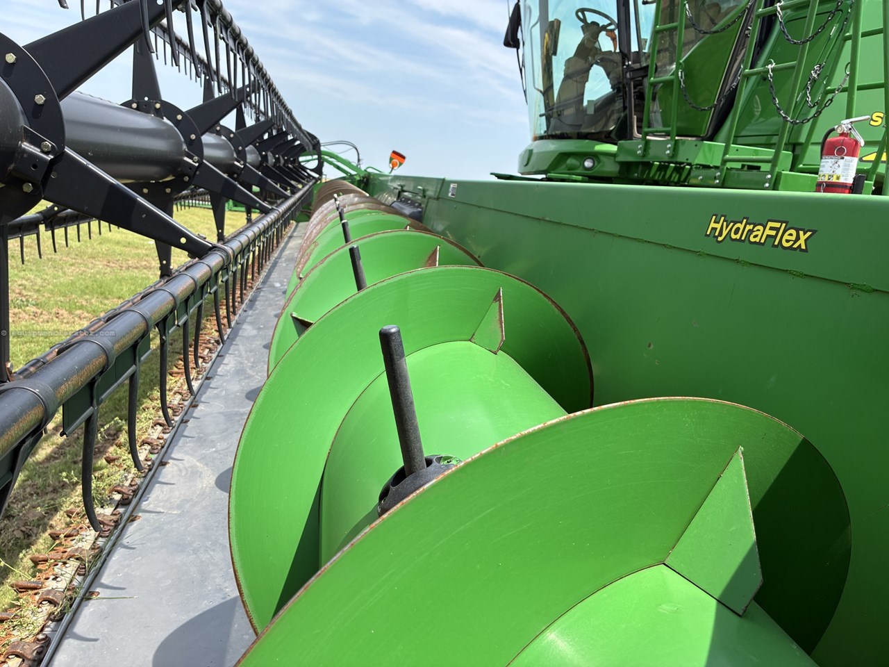 2010 John Deere 635F Image 27