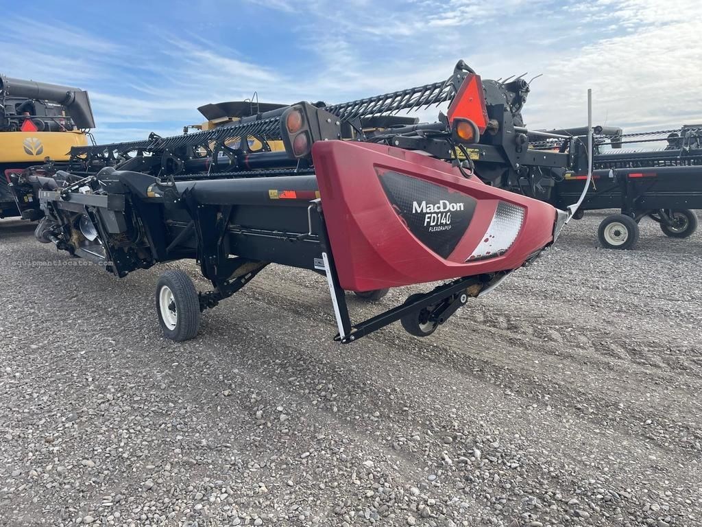 2018 MacDon FD140 Image 3