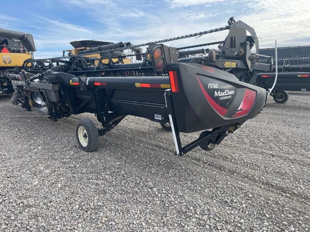 2021 MacDon FD140 Image 3