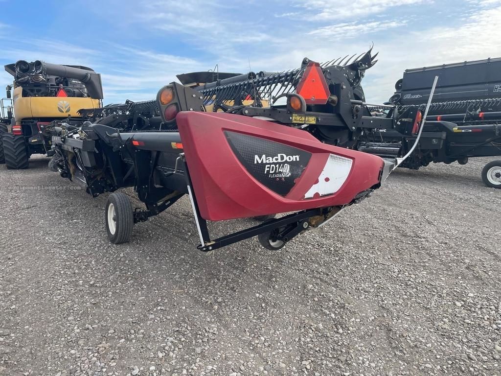 2018 MacDon FD140 Image 2