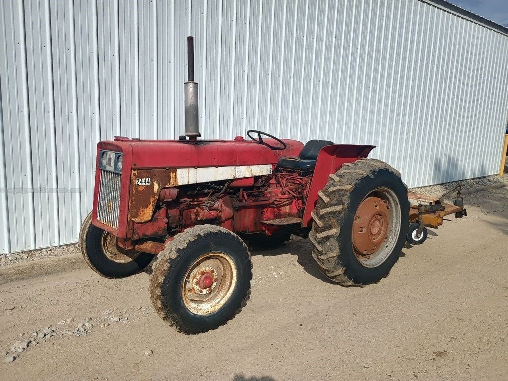 1968 IH 444 Image 2