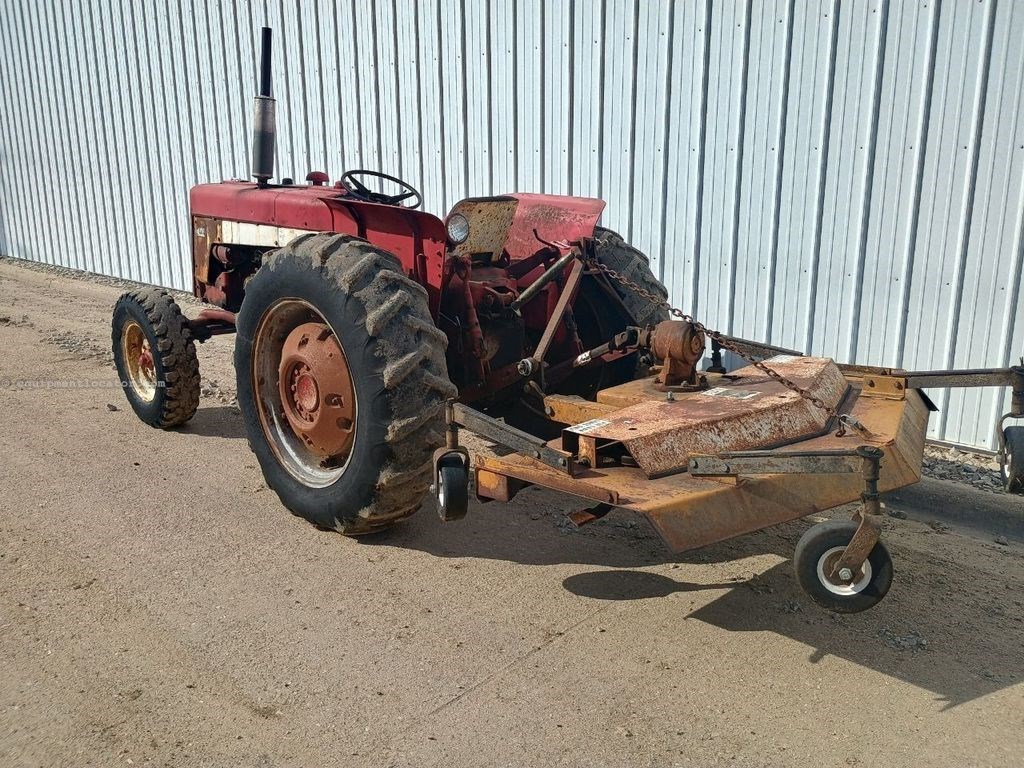 1968 IH 444 Image 3