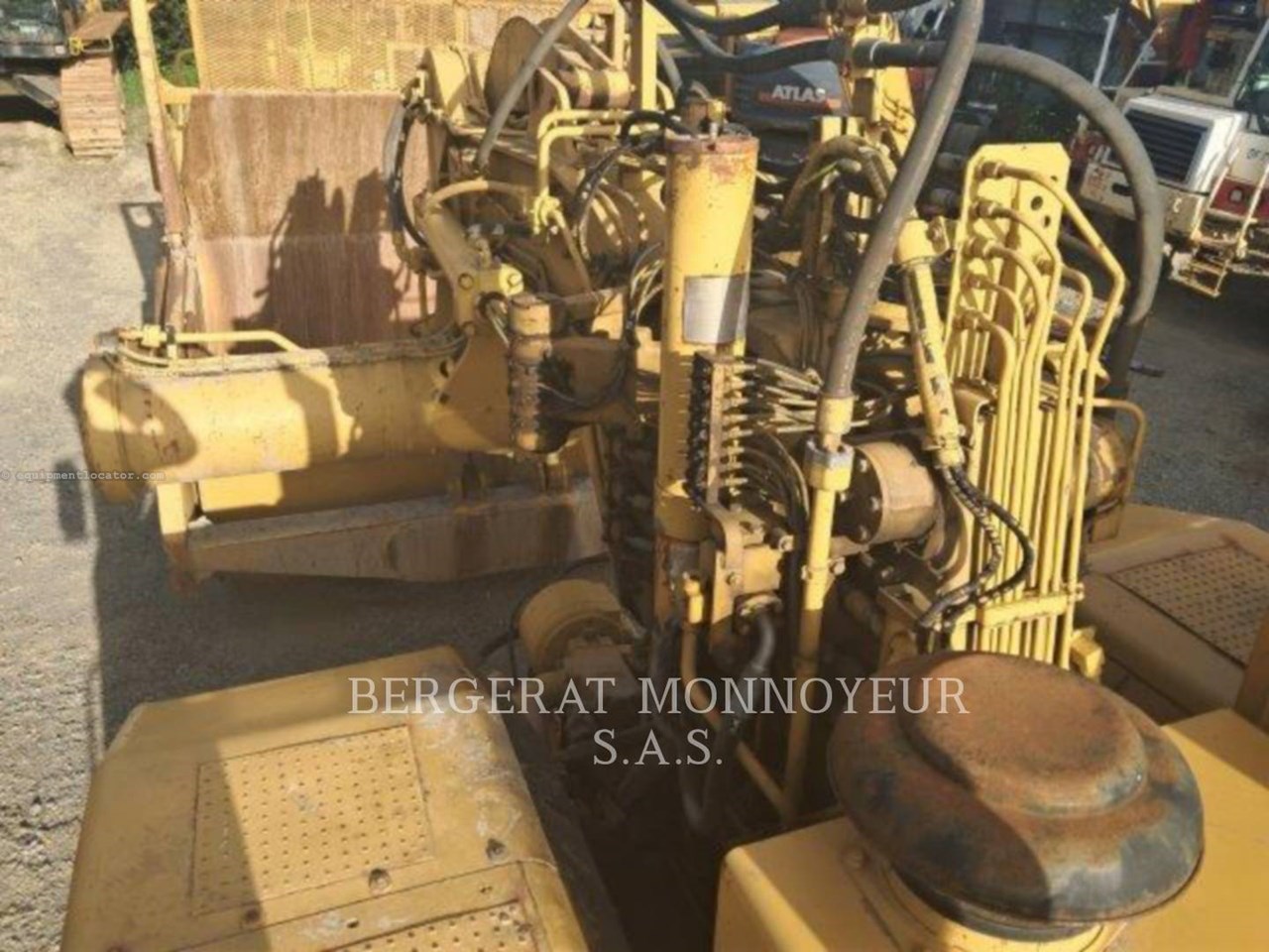 1997 Caterpillar 621F Image 16