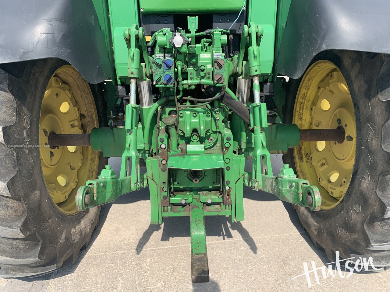 2011 John Deere 7230 Premium Image 10