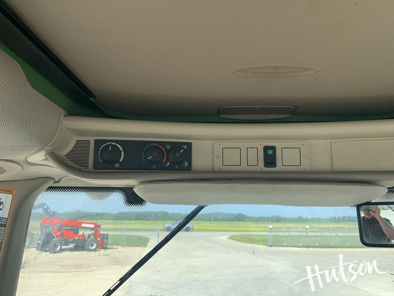 2011 John Deere 7230 Premium Image 21