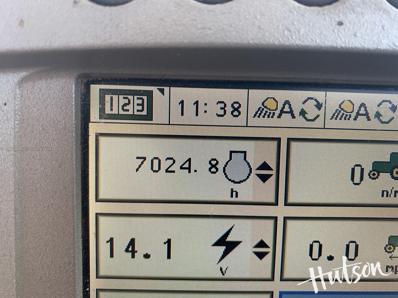 2011 John Deere 7230 Premium Image 24